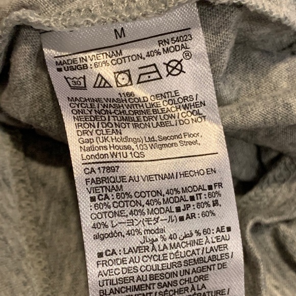 💕GAP long sleeve Feather tee in gray, size medium - Picture 5 of 7